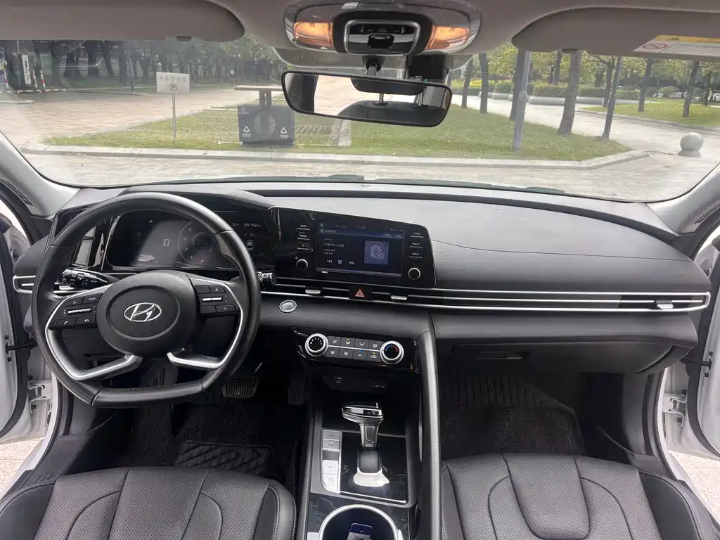 Hyundai Elantra — фото 4