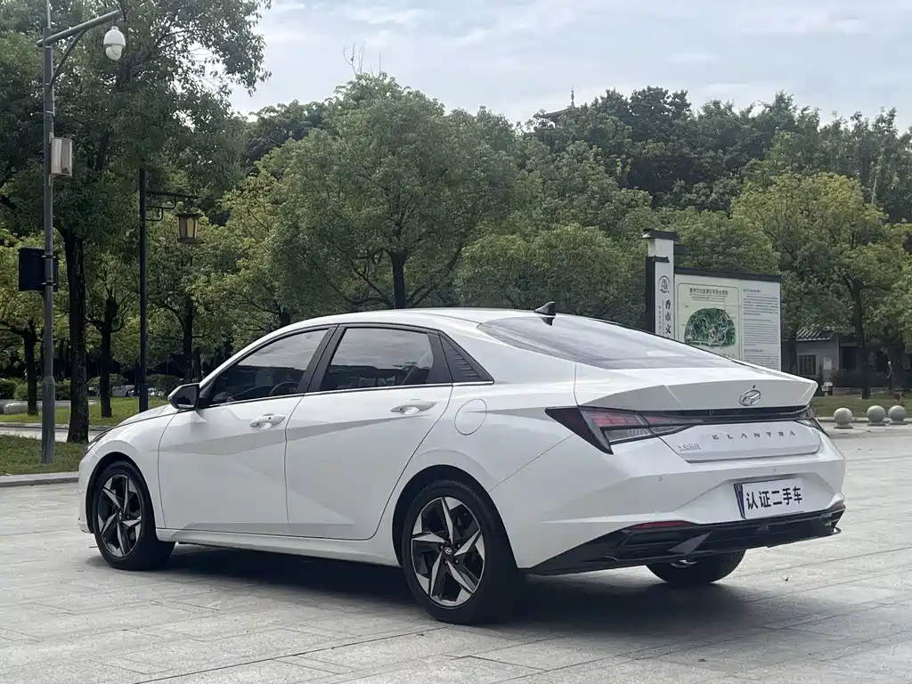 Hyundai Elantra — фото 9
