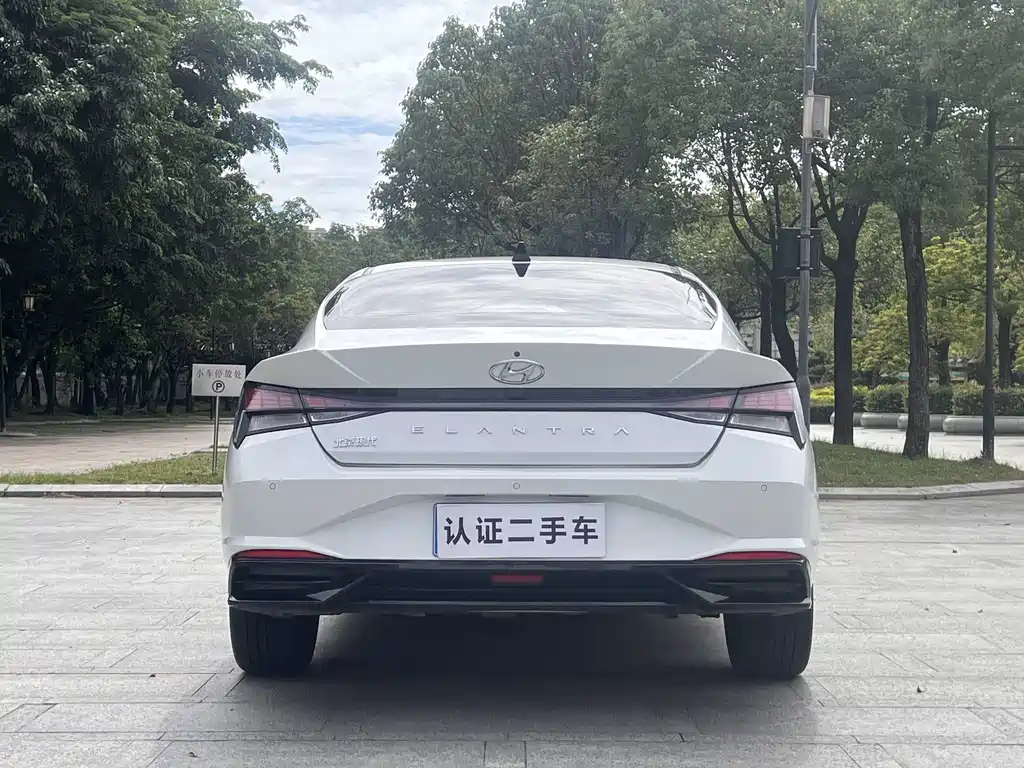 Hyundai Elantra — фото 10