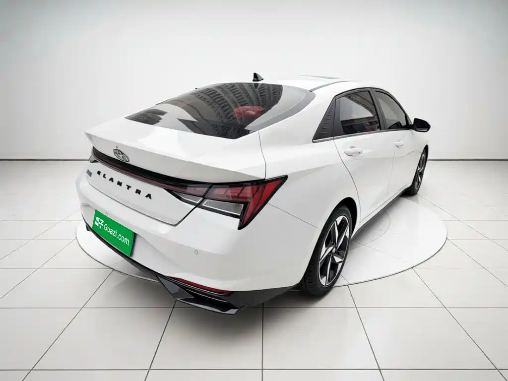 Hyundai Elantra — фото 4