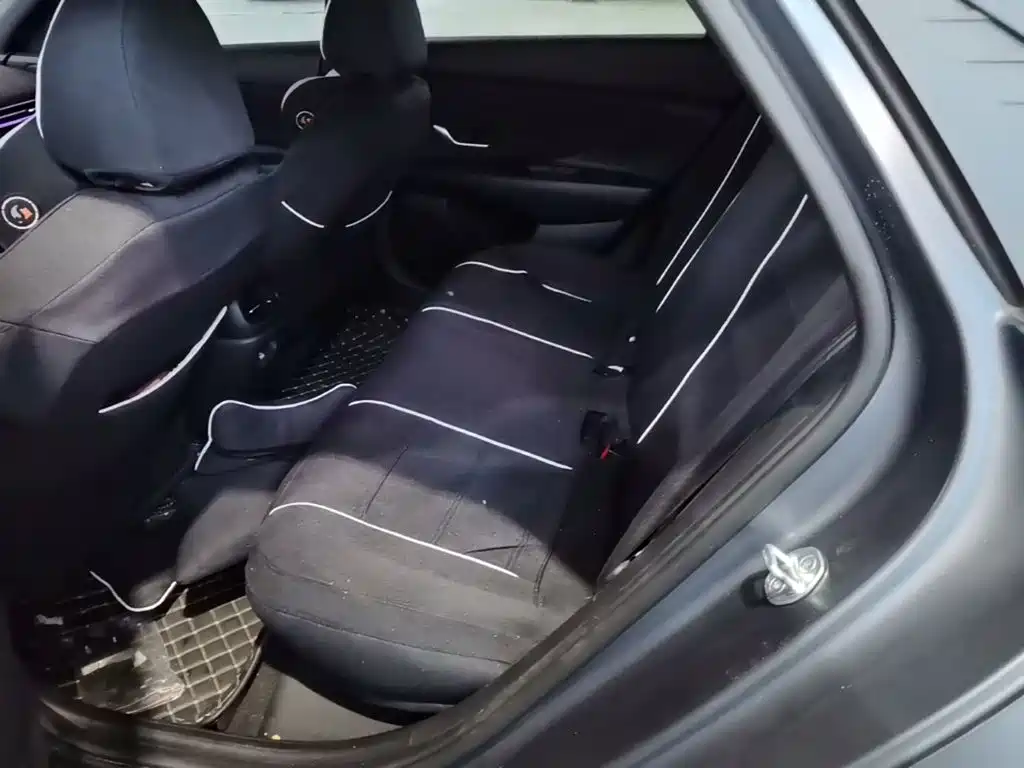 Hyundai Elantra — фото 17