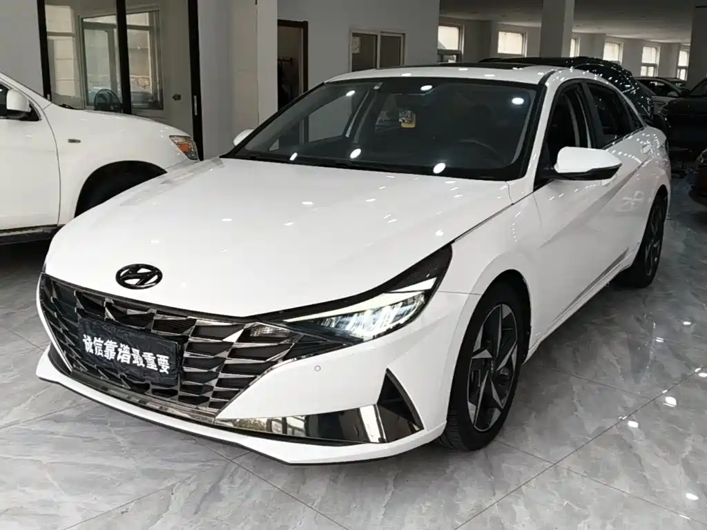 Hyundai Elantra — фото 2