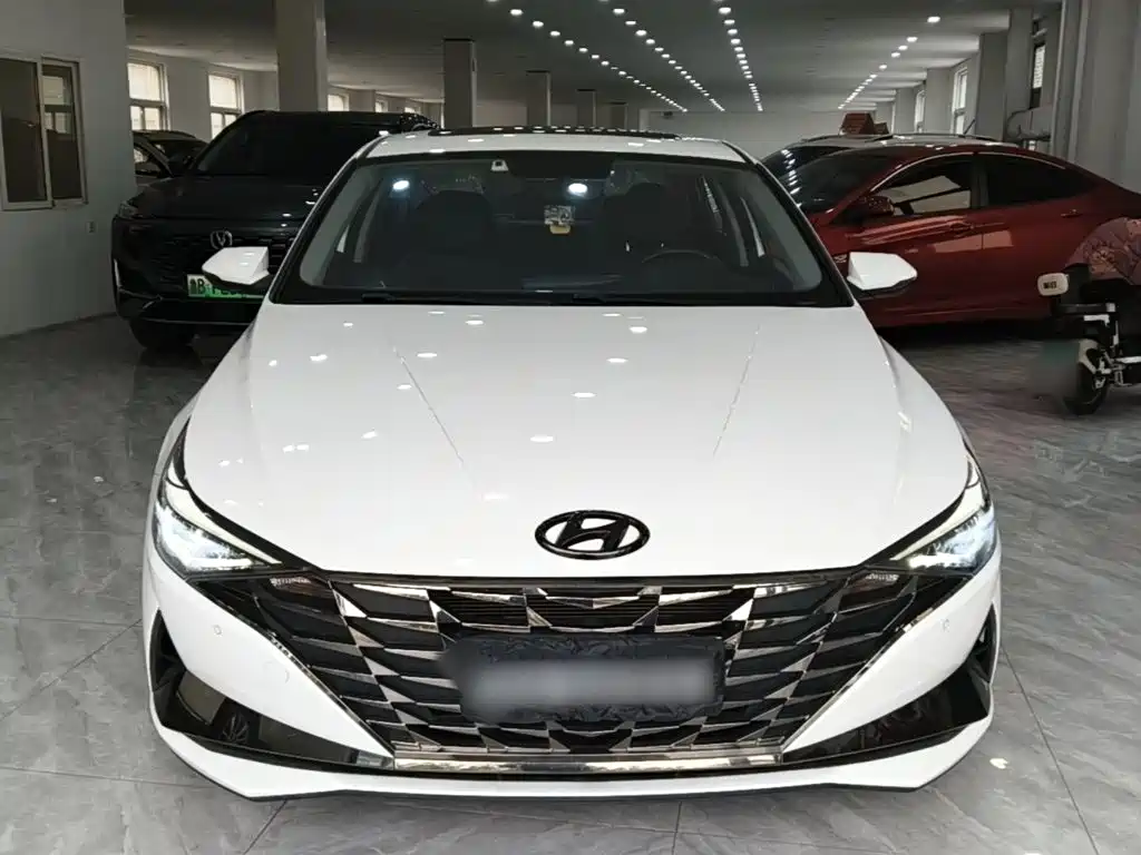 Hyundai Elantra — фото 3
