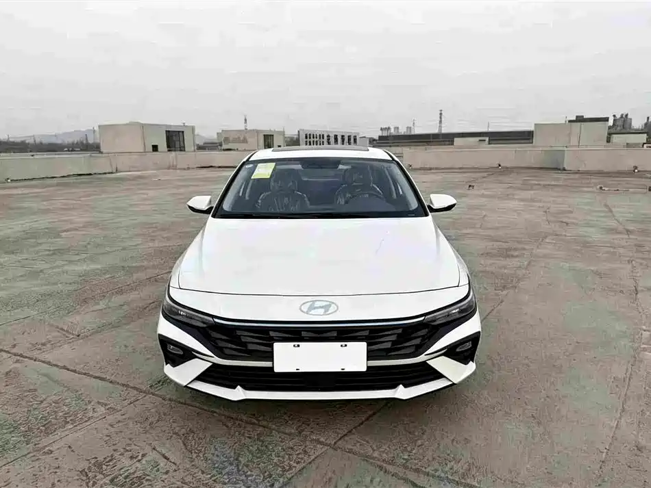 Hyundai Elantra — фото 2