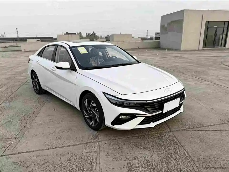 Hyundai Elantra — фото 3