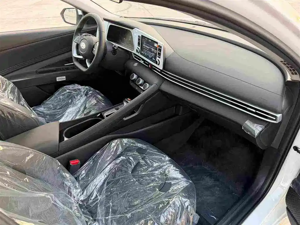 Hyundai Elantra — фото 5
