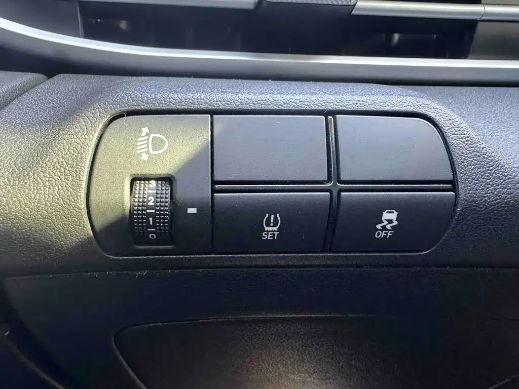 Hyundai Elantra — фото 11