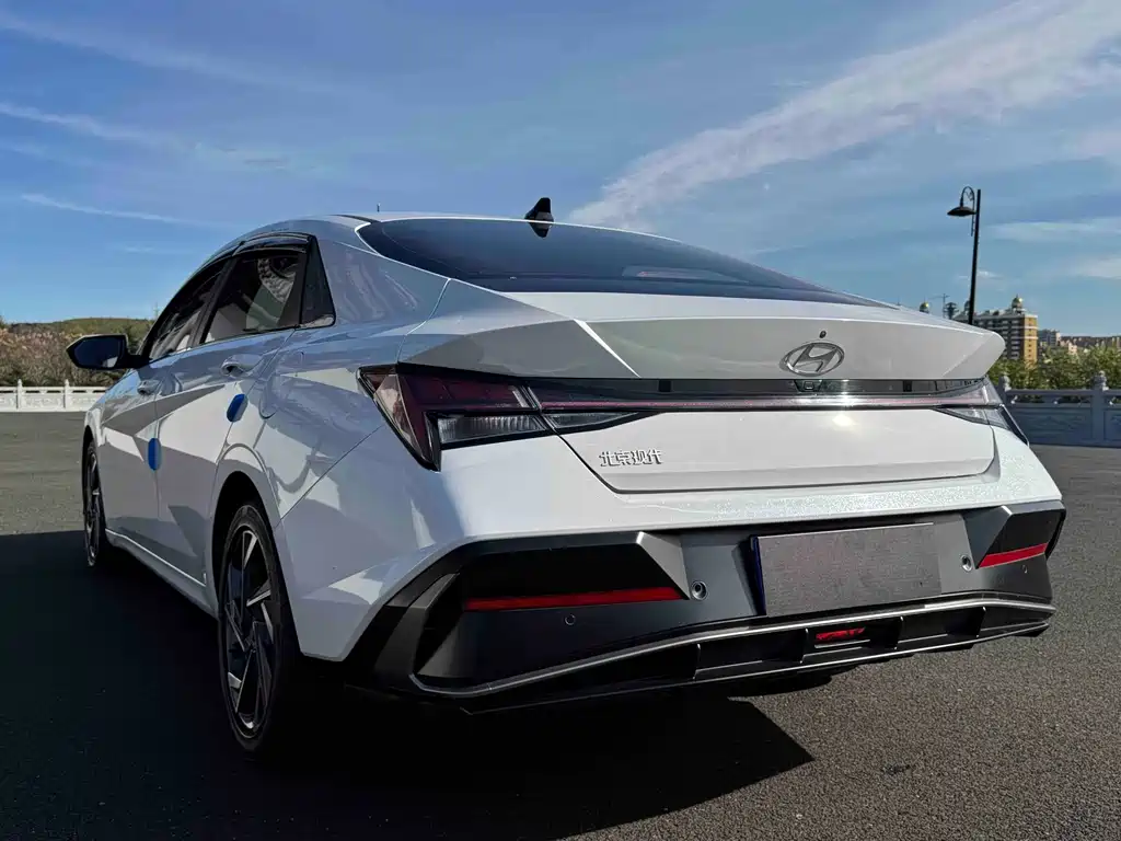Hyundai Elantra — фото 4