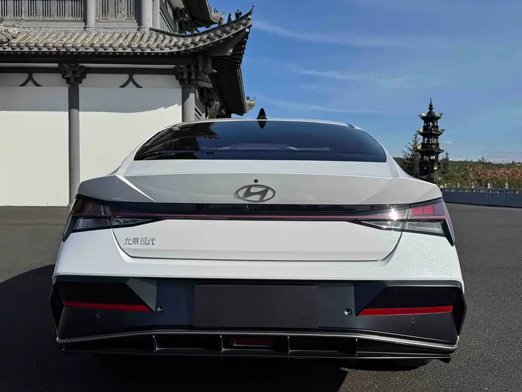 Hyundai Elantra — фото 5