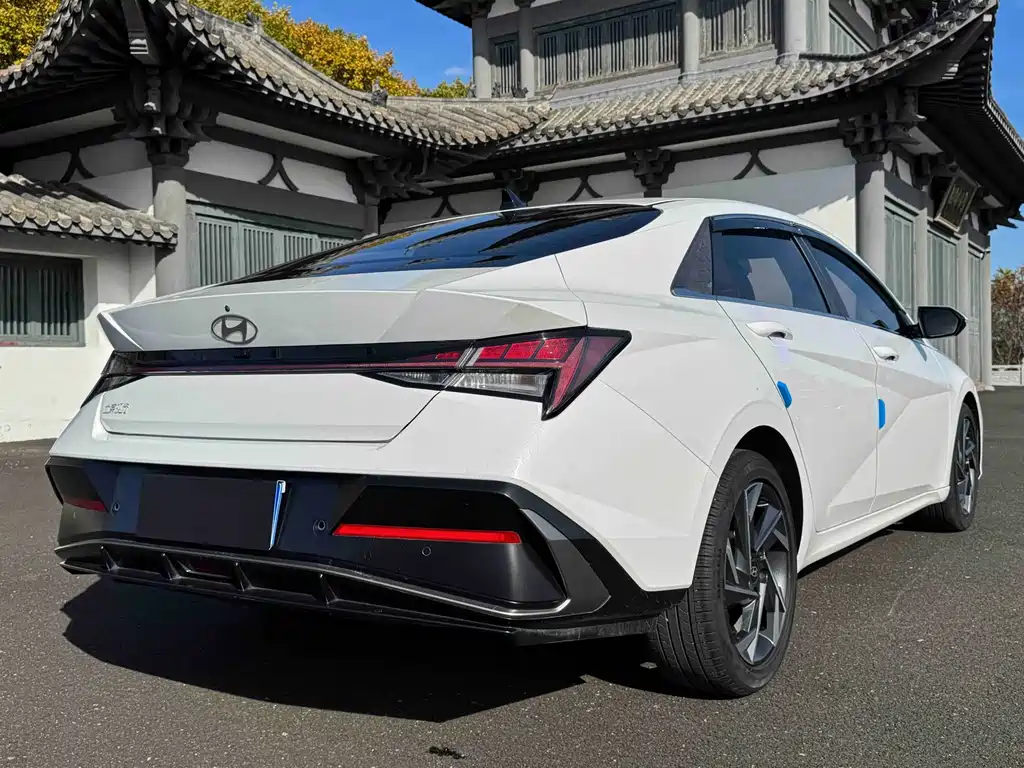 Hyundai Elantra — фото 6