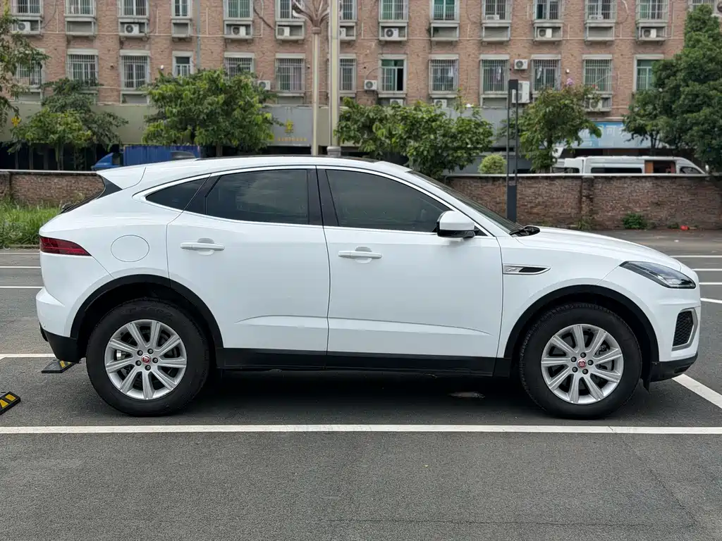 Jaguar E-PACE — фото 4