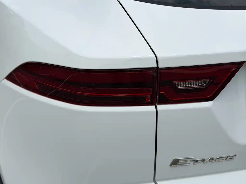 Jaguar E-PACE — фото 34
