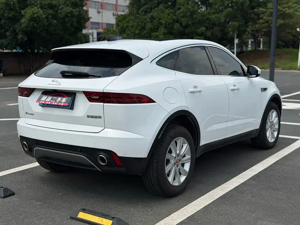 Jaguar E-PACE — фото 5