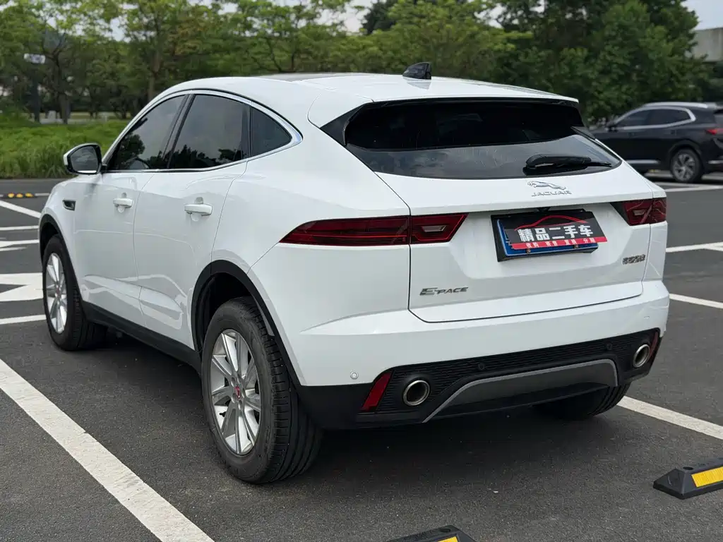 Jaguar E-PACE — фото 7