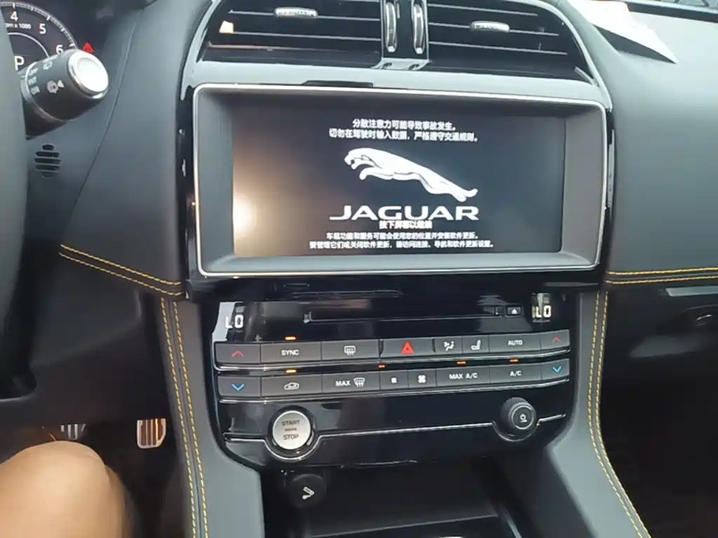 Jaguar F-PACE — фото 13
