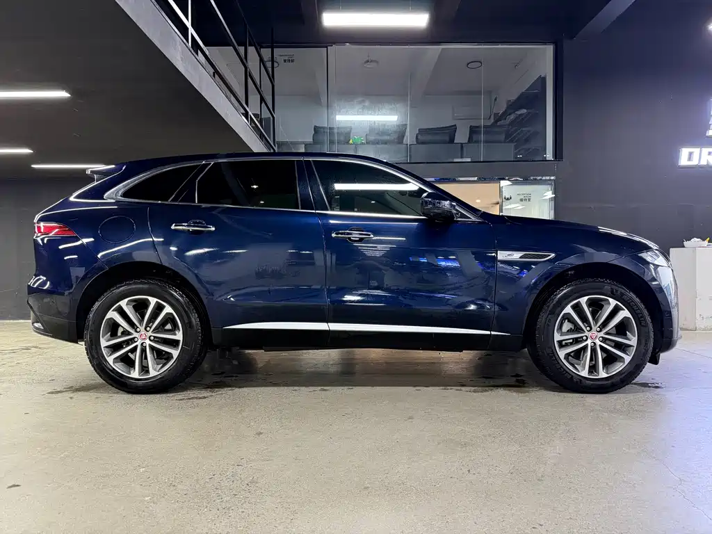 Jaguar F-PACE — фото 10