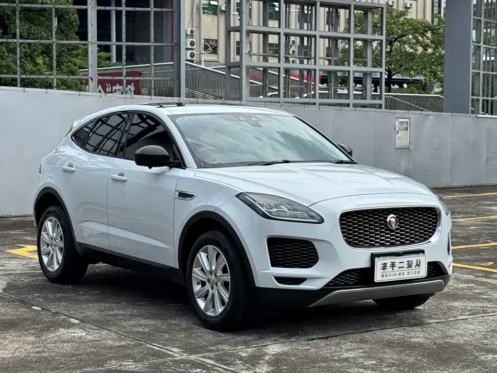 Jaguar E-PACE — фото 3