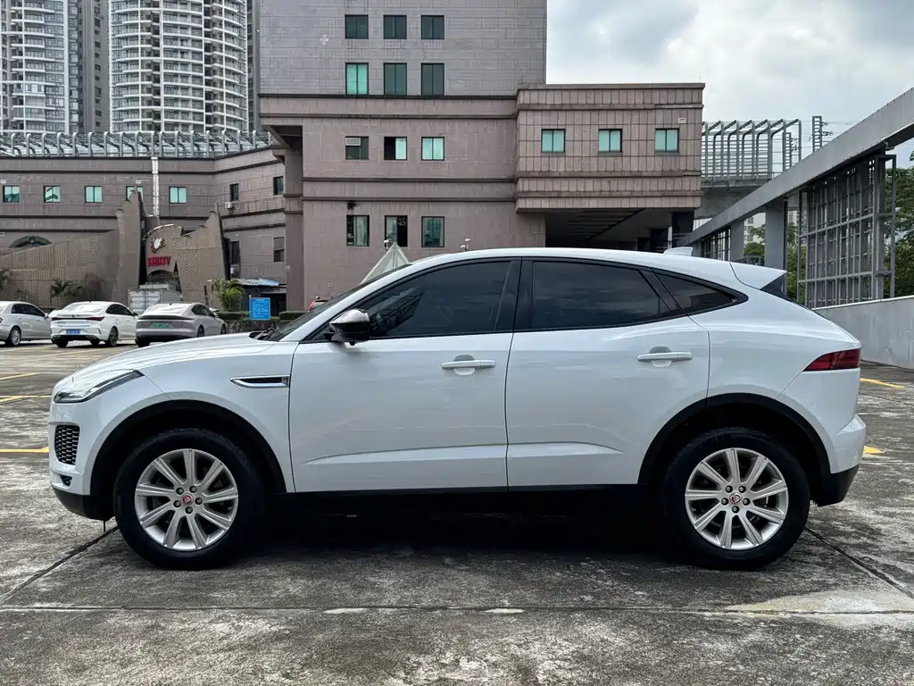 Jaguar E-PACE — фото 29