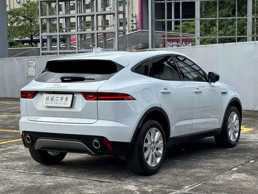 Jaguar E-PACE — фото 9