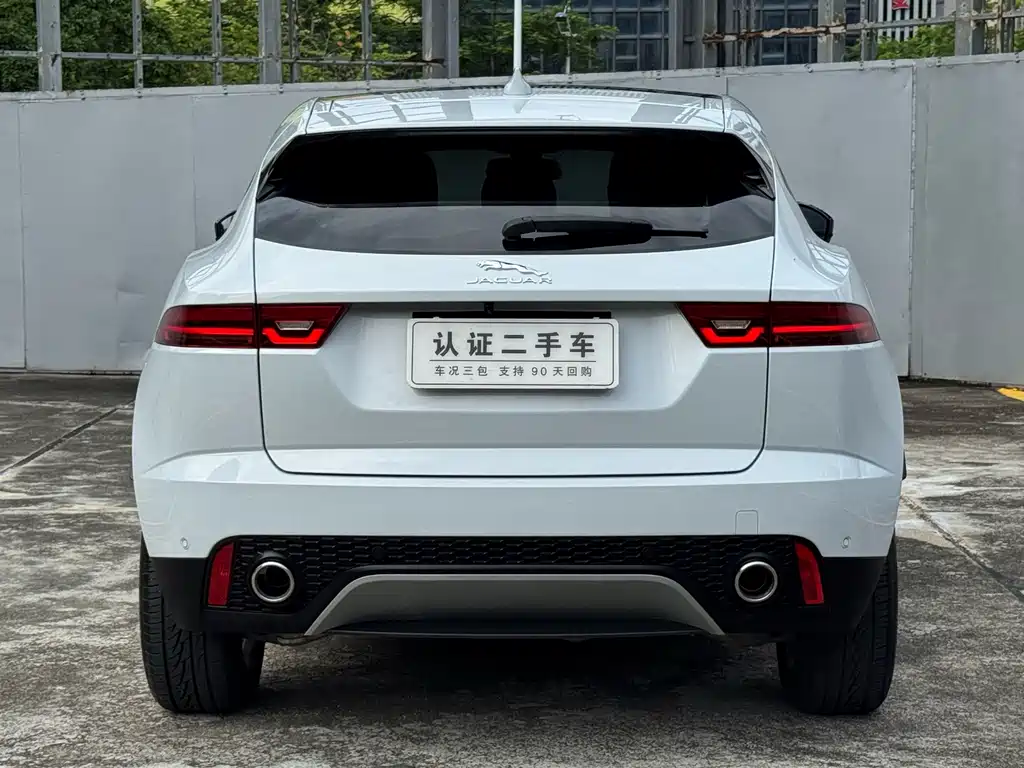 Jaguar E-PACE — фото 10