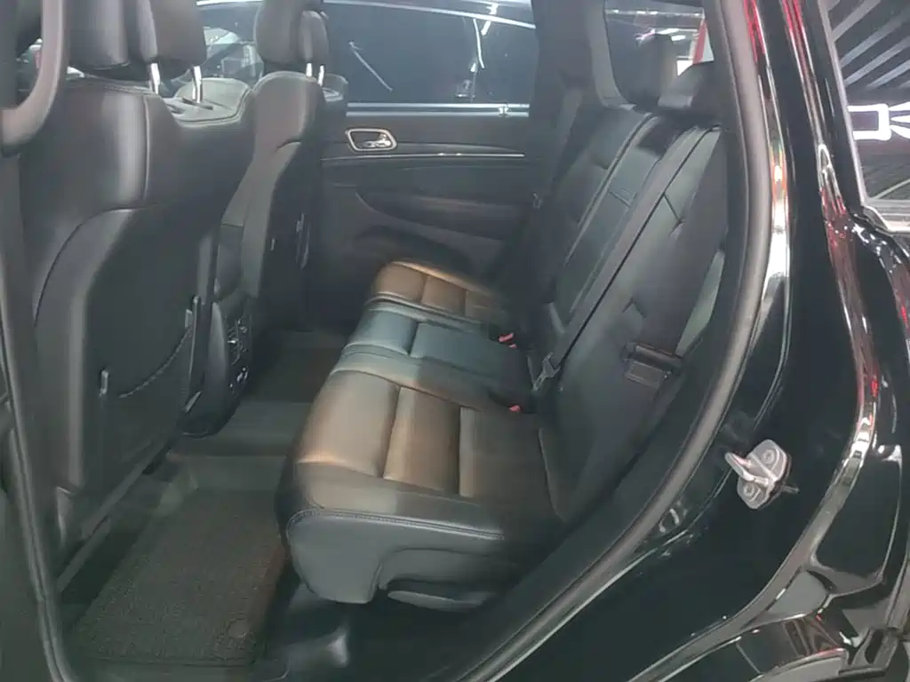 Jeep Grand Cherokee (Import) — фото 17