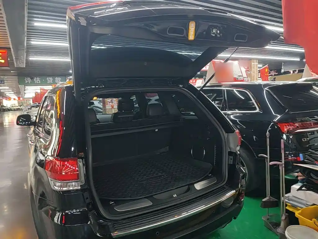 Jeep Grand Cherokee (Import) — фото 19
