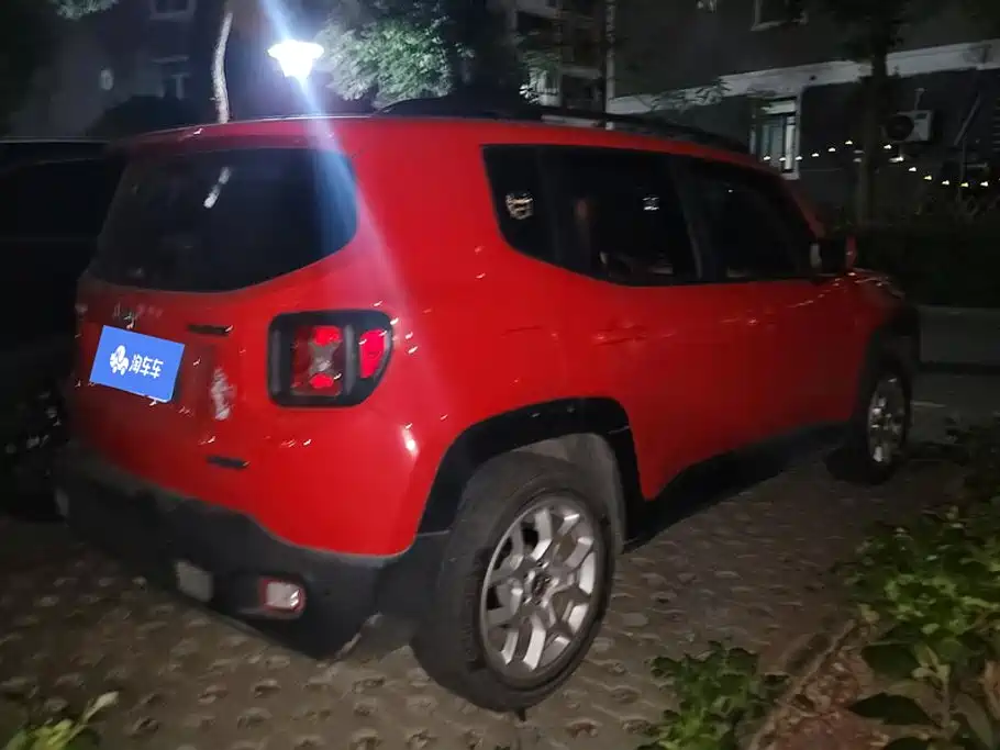 Jeep Renegade — фото 3