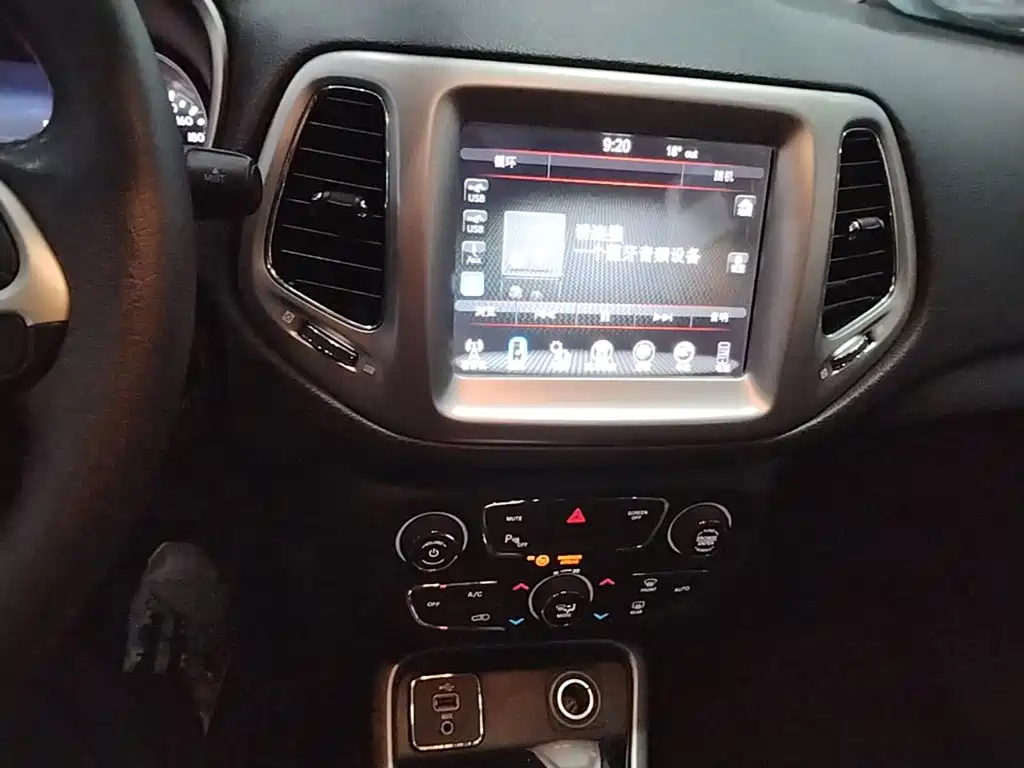 Jeep Compass — фото 13