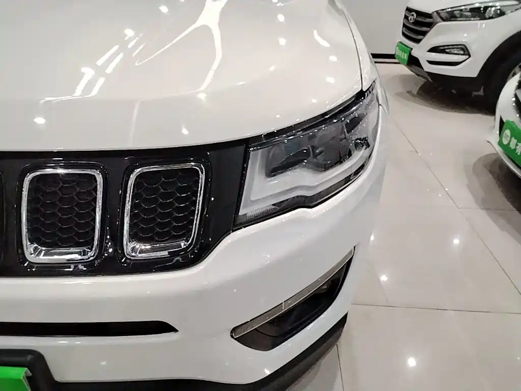 Jeep Compass — фото 24
