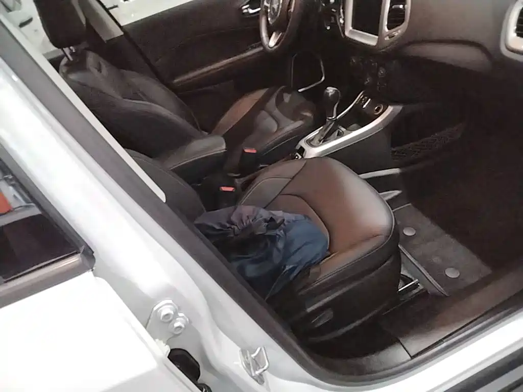 Jeep Compass — фото 25