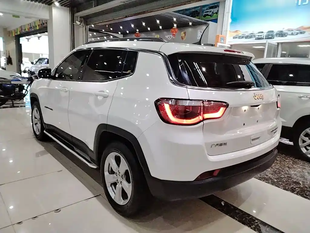 Jeep Compass — фото 5