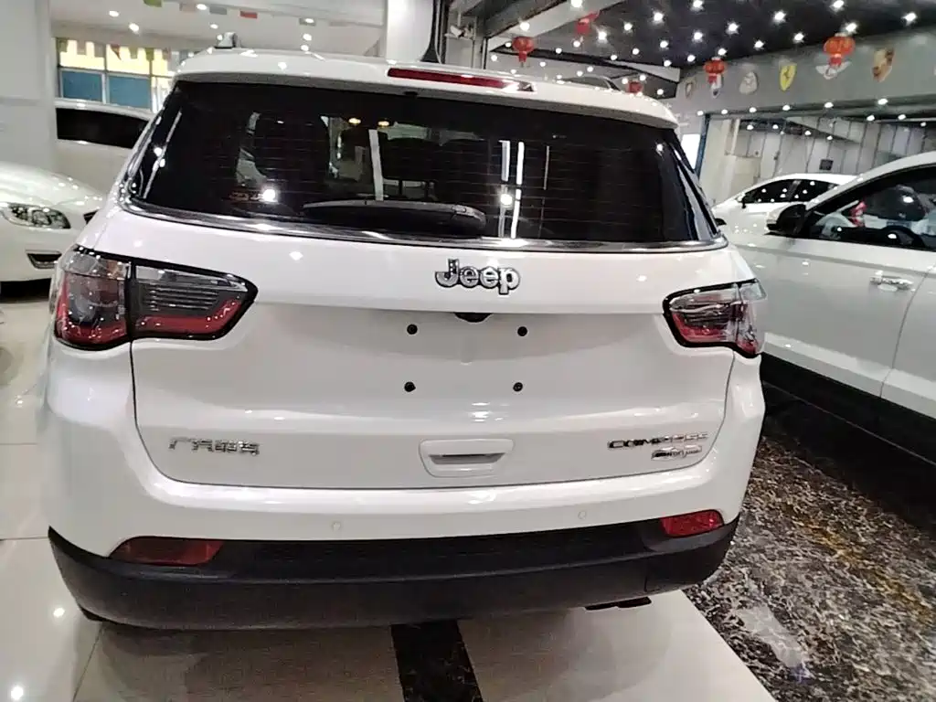 Jeep Compass — фото 6