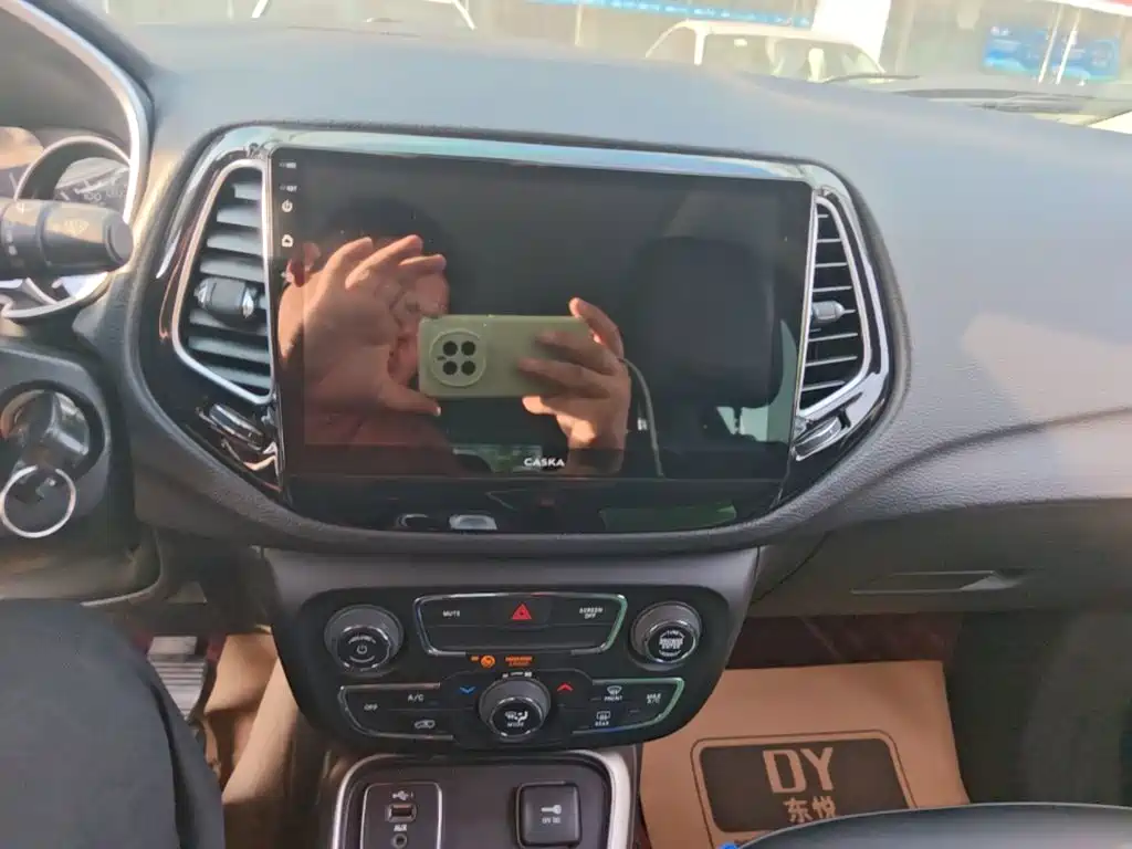 Jeep Compass — фото 13