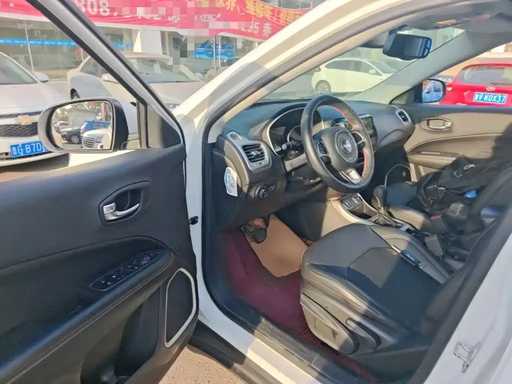 Jeep Compass — фото 16