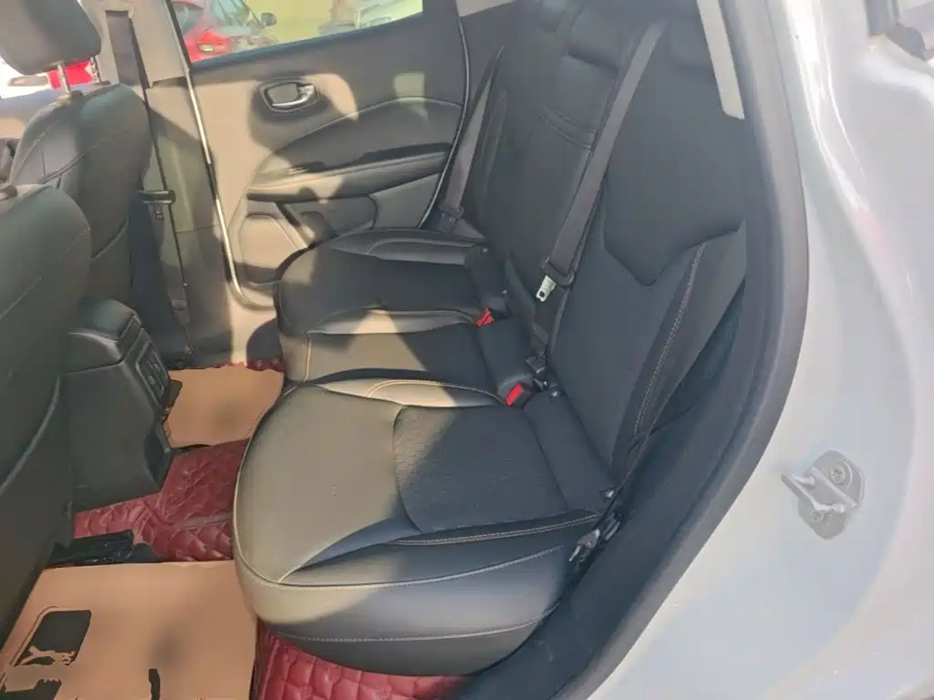 Jeep Compass — фото 17
