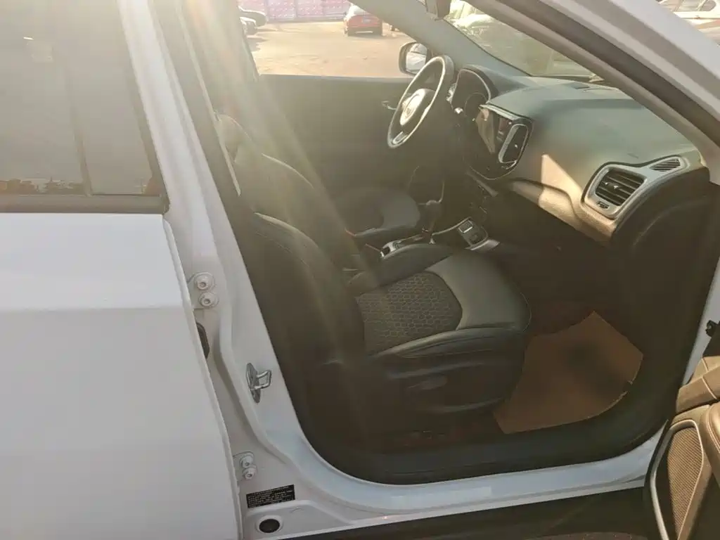 Jeep Compass — фото 25