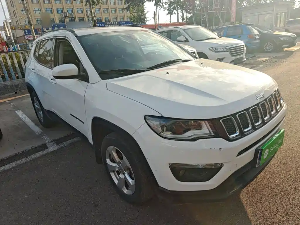 Jeep Compass — фото 4