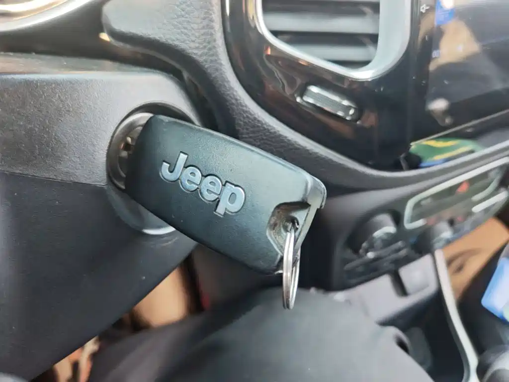 Jeep Compass — фото 9