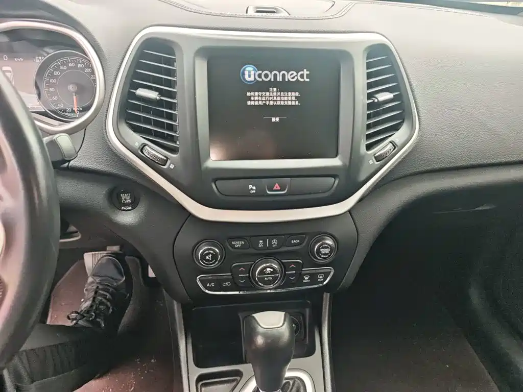 Jeep Cherokee — фото 9