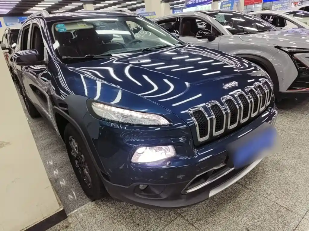 Jeep Cherokee — фото 4