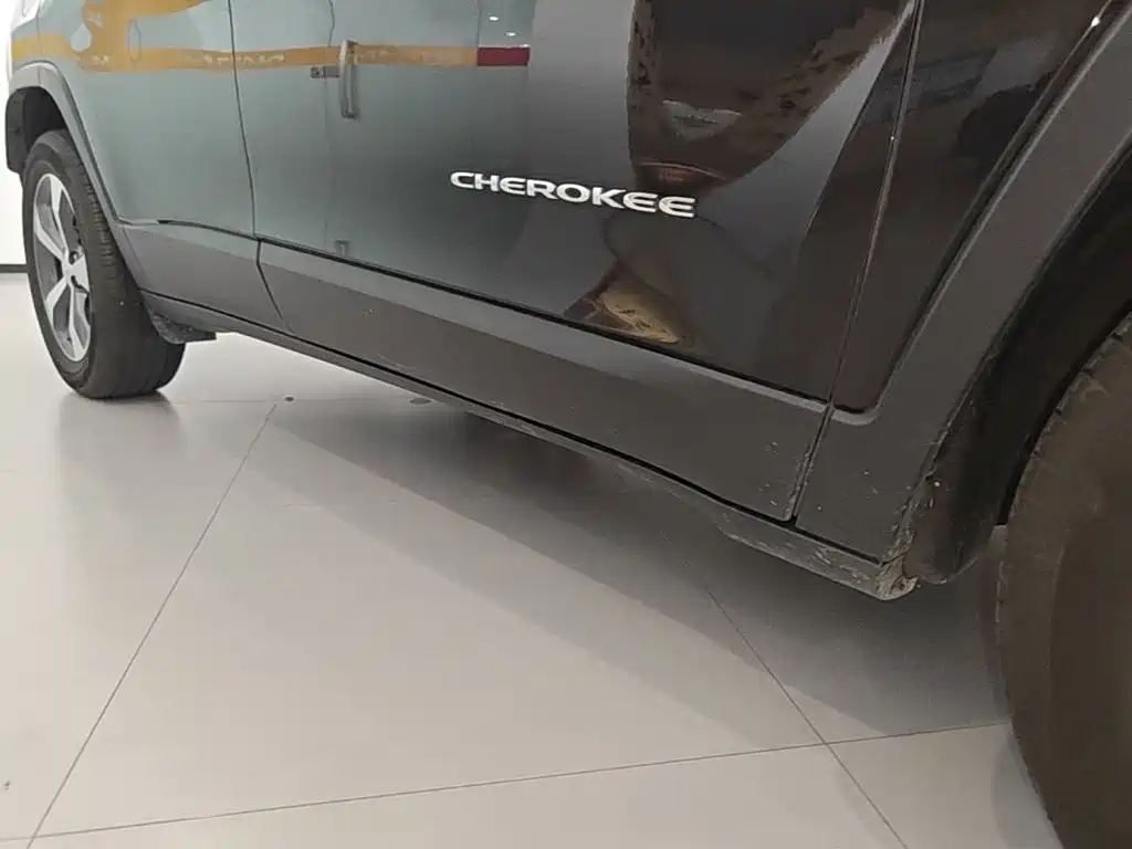 Jeep Cherokee — фото 21