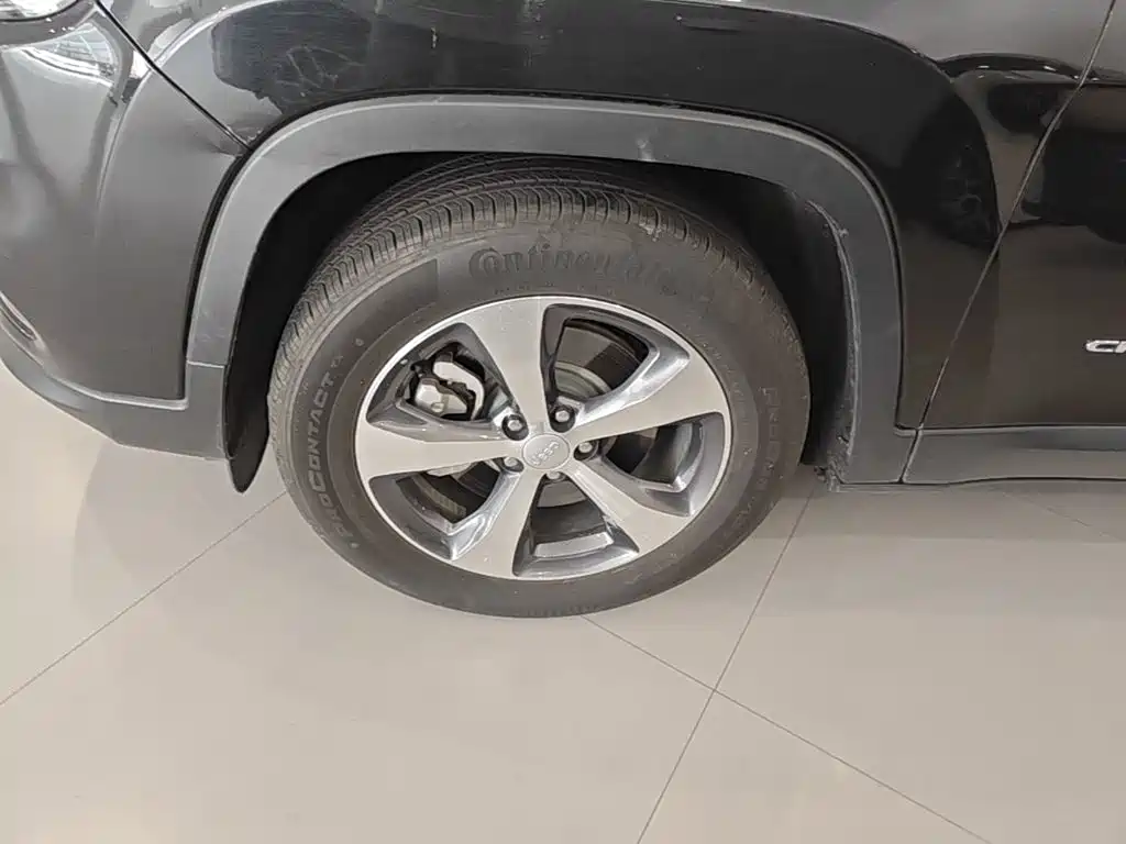 Jeep Cherokee — фото 23