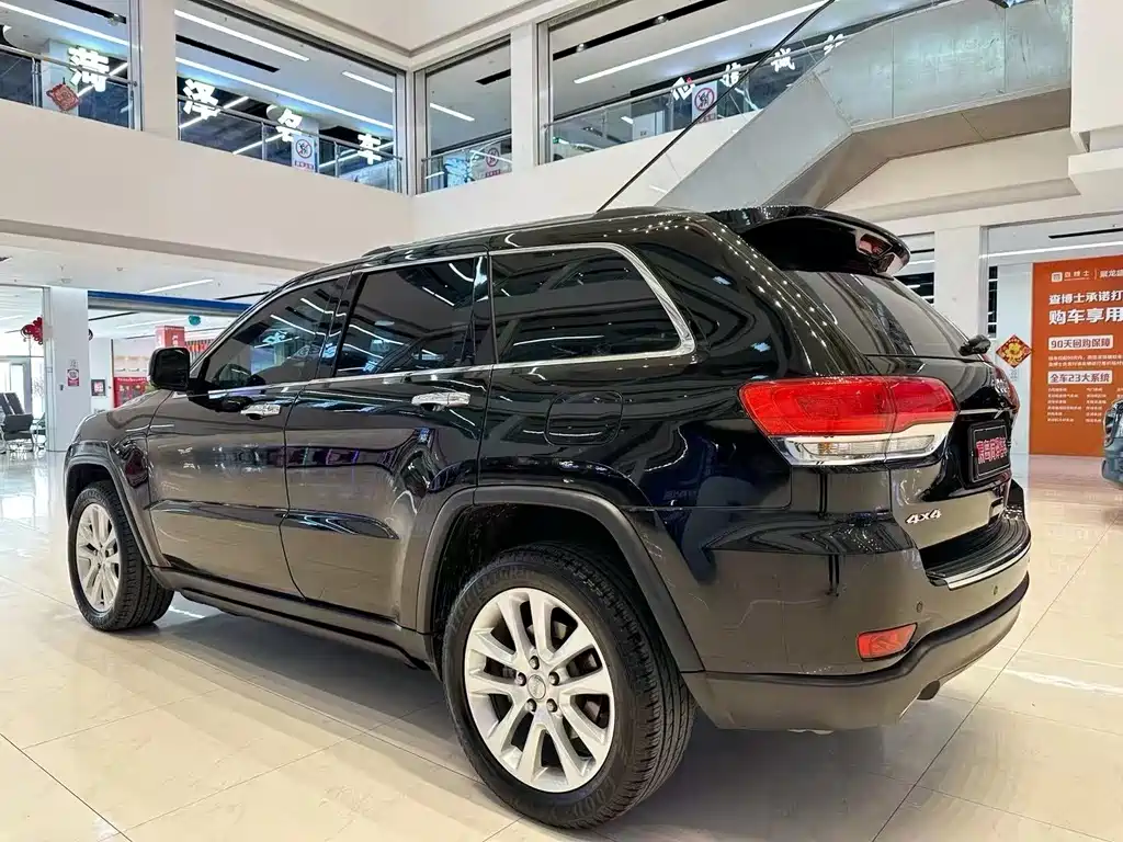 Jeep Grand Cherokee (Import) — фото 9