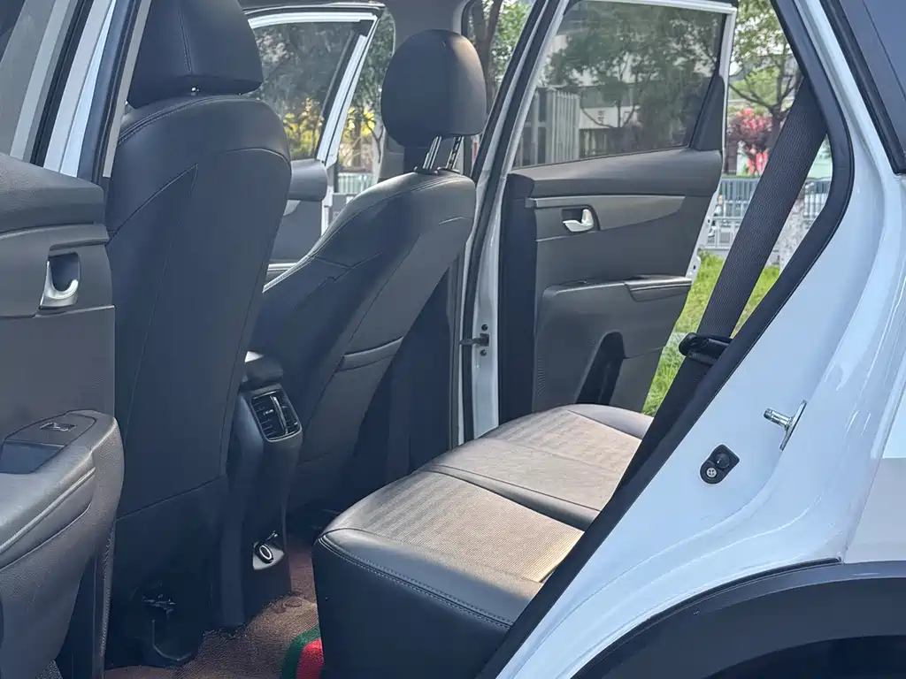 Kia Sportage — фото 11