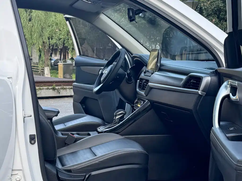 Kia Sportage — фото 9