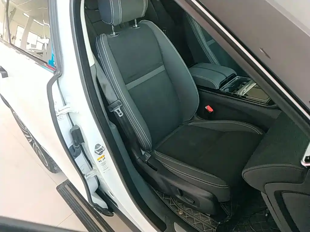 Land Rover Velar — фото 25
