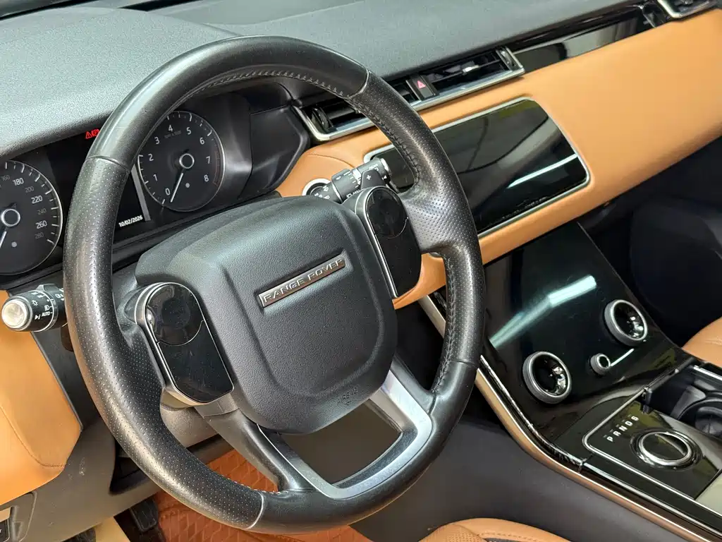 Land Rover Velar — фото 17