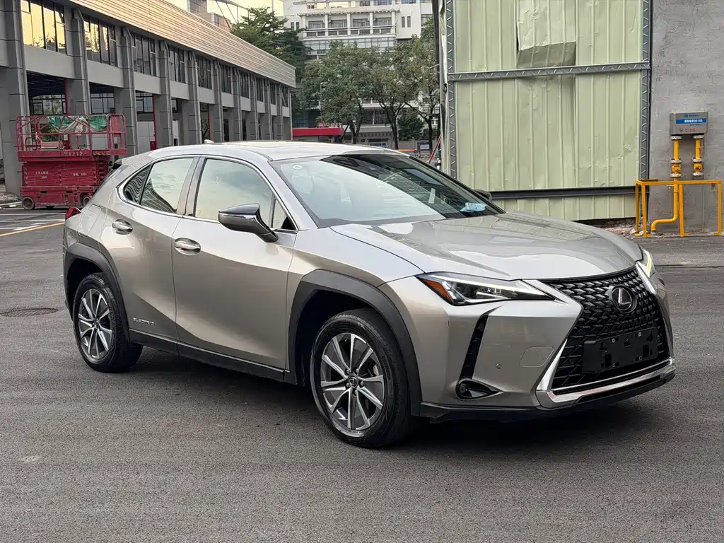 Lexus UX New Energy — фото 3