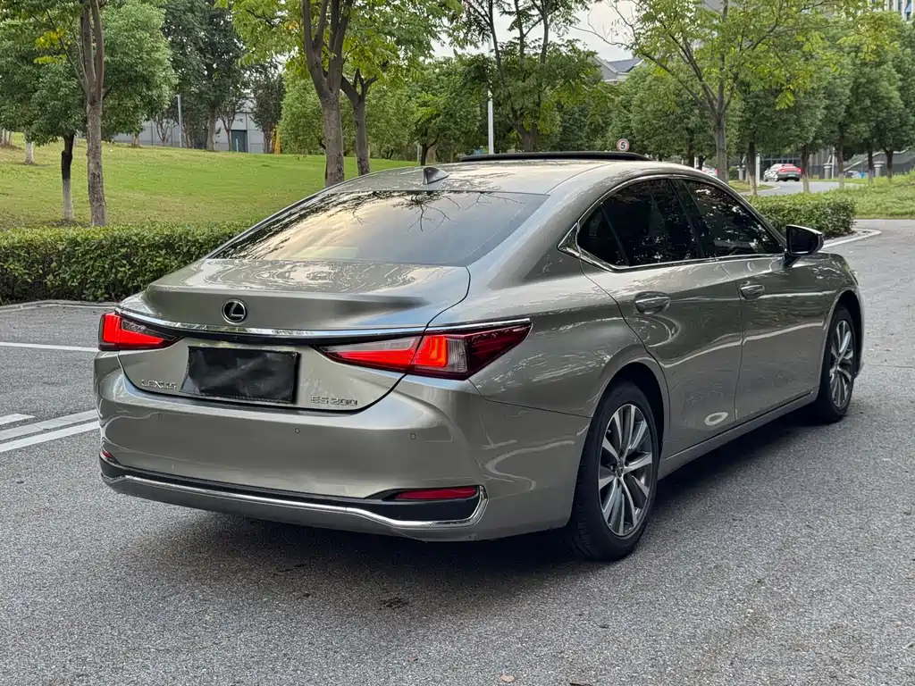 Lexus ES — фото 5