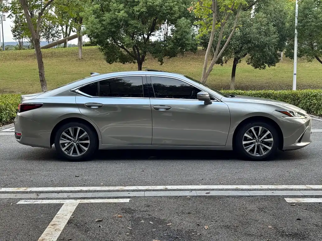 Lexus ES — фото 8